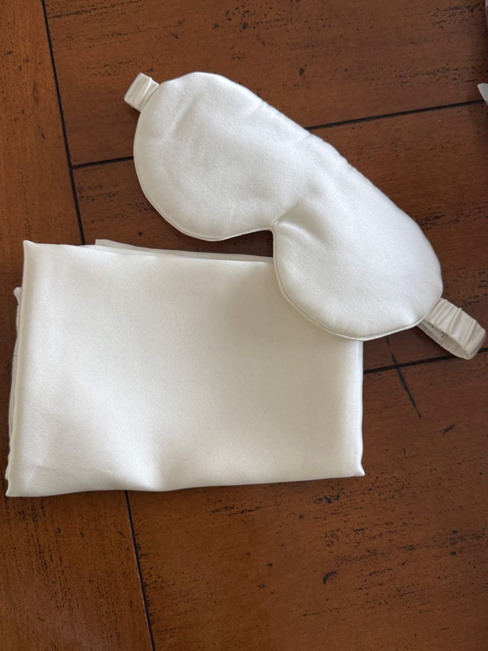 NWOT Quince Silk Beauty Sleep Set - Mask & Pillowcase (Ivory)